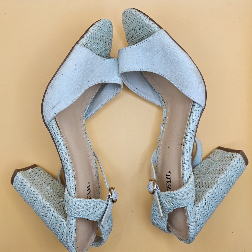 JustFab Blue Raffia/Straw-like Heels